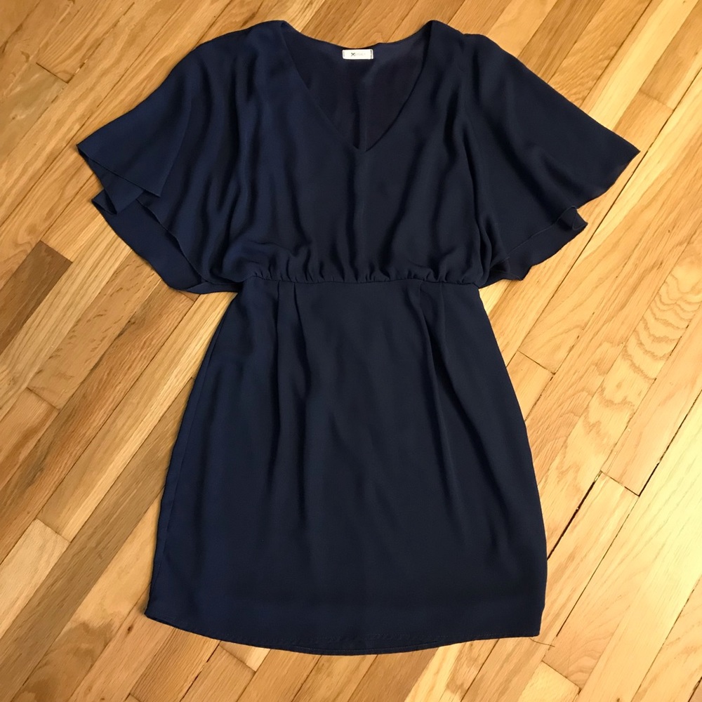 EUC Everly v neck dress. Navy blue. Medium.